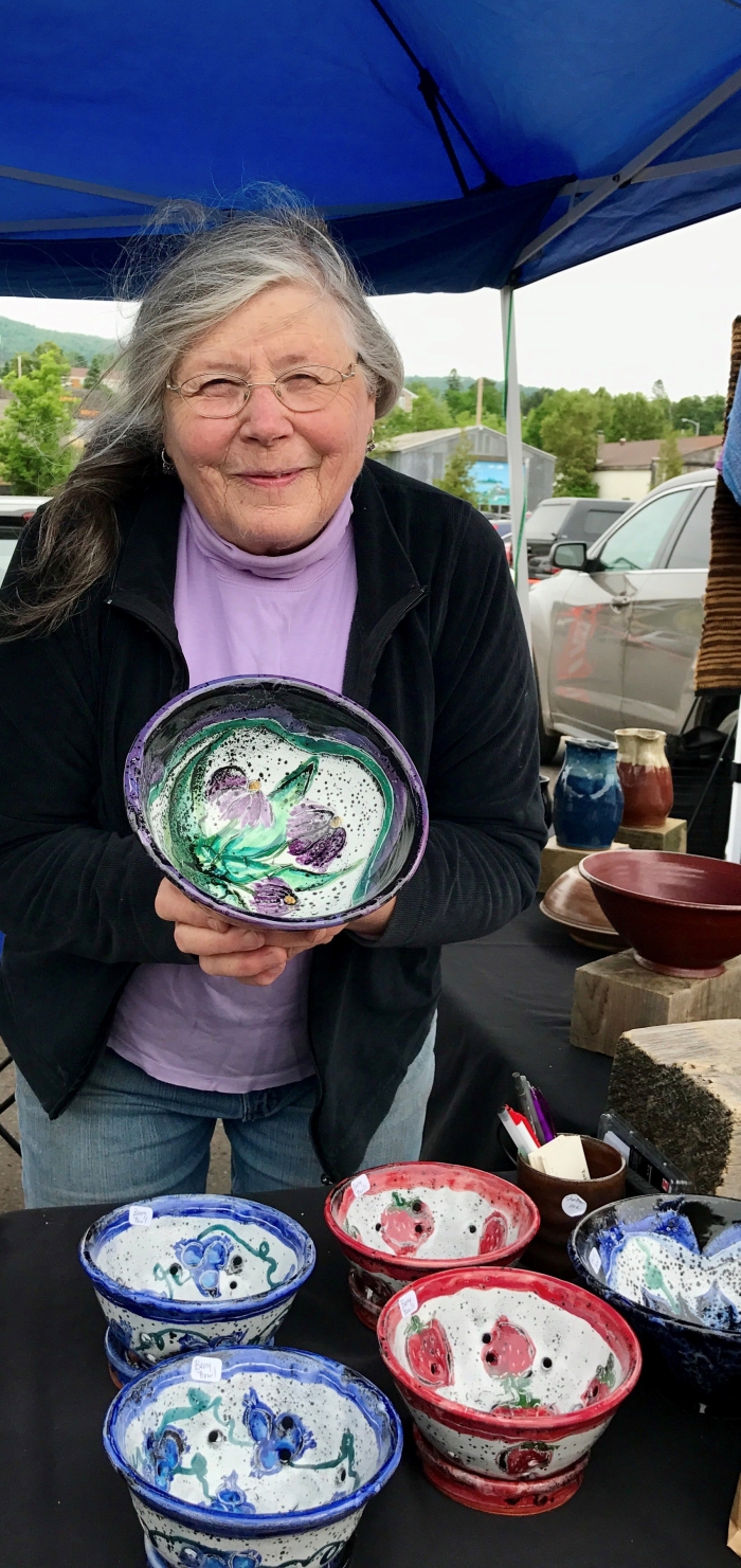 Joan Farnam, artist at Talking Clay, photographed in July 2017 by www.FromLutsenwithLove.com